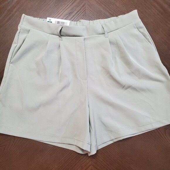 NWT Women's 32 degrees cool green shorts size Large - Picture 1 of 4